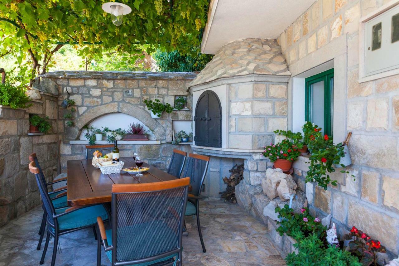 Holiday Home Lavanda Grubisic Tučepi Kültér fotó