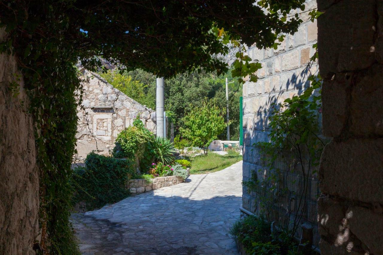 Holiday Home Lavanda Grubisic Tučepi Kültér fotó
