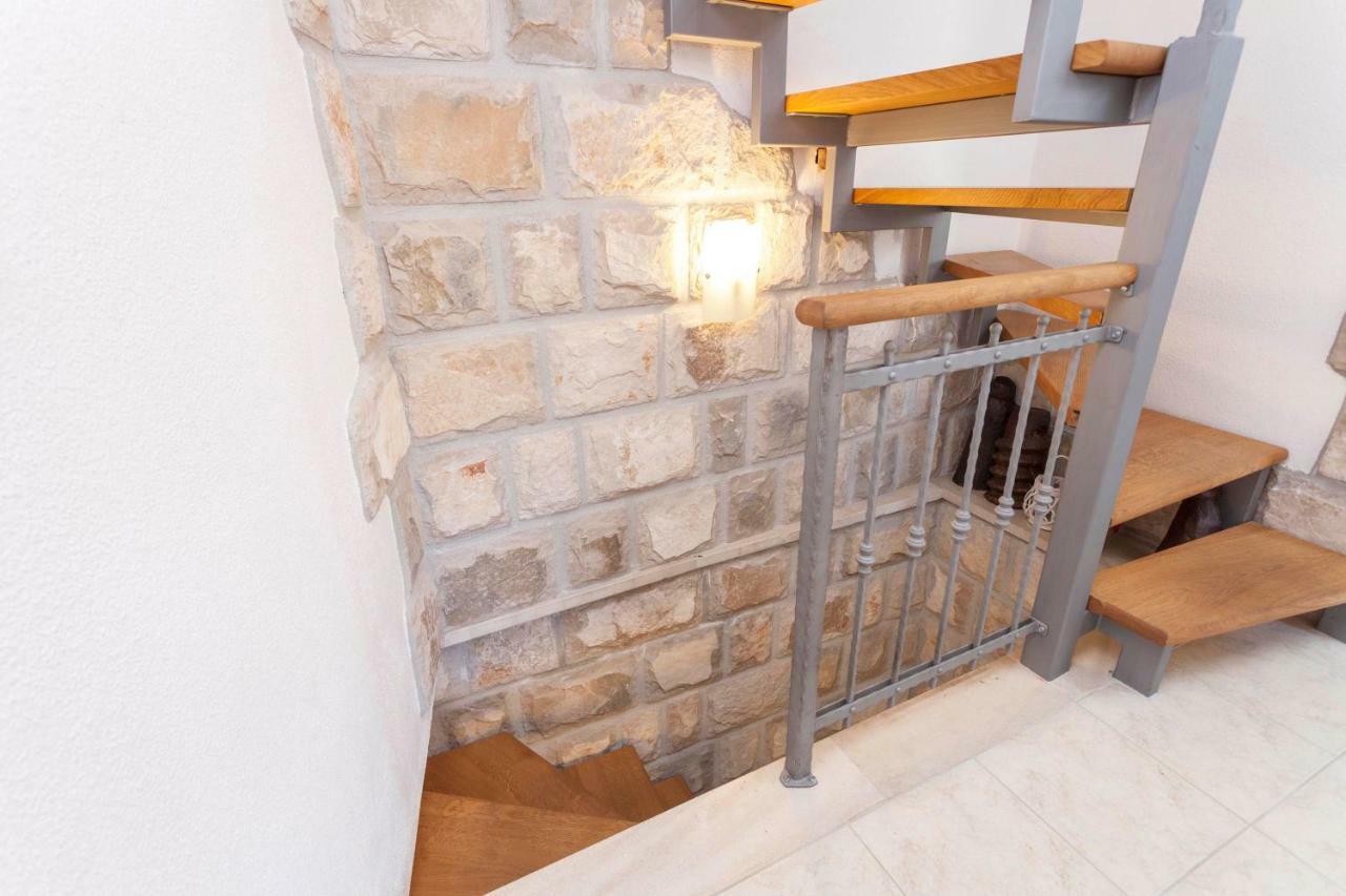 Holiday Home Lavanda Grubisic Tučepi Kültér fotó