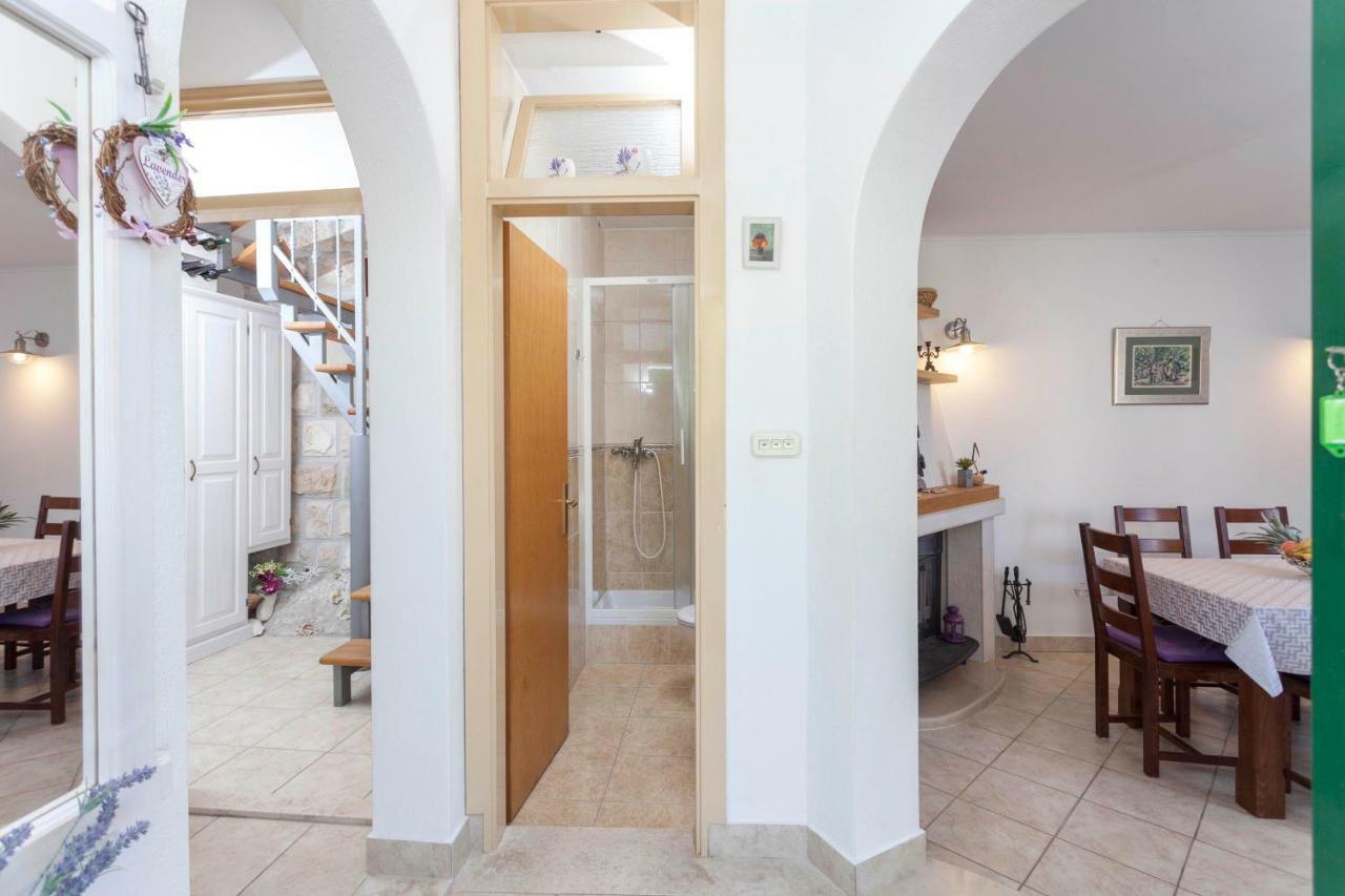 Holiday Home Lavanda Grubisic Tučepi Kültér fotó