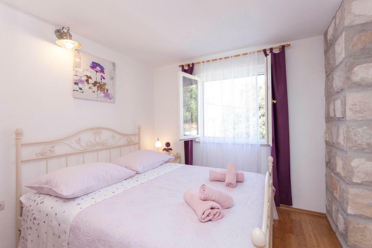 Holiday Home Lavanda Grubisic Tučepi Kültér fotó