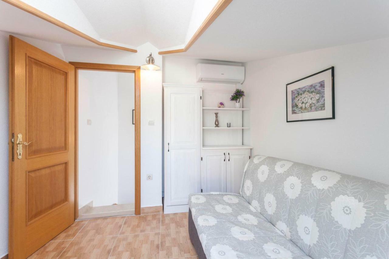 Holiday Home Lavanda Grubisic Tučepi Kültér fotó
